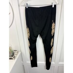 Beautiful NWT Womens Pants Size M/L